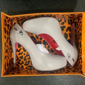 Taylor Reeve Jawsome pumps